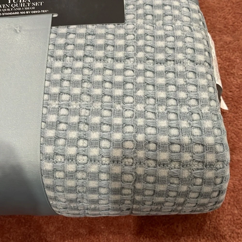 UGG brand new twin quilt set